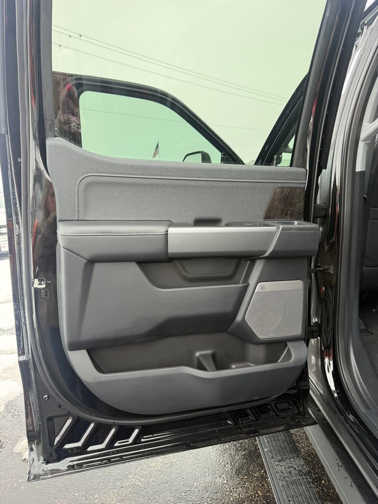 New 2026 Ford F250 Lariat w/ Black Appearance Package image 21