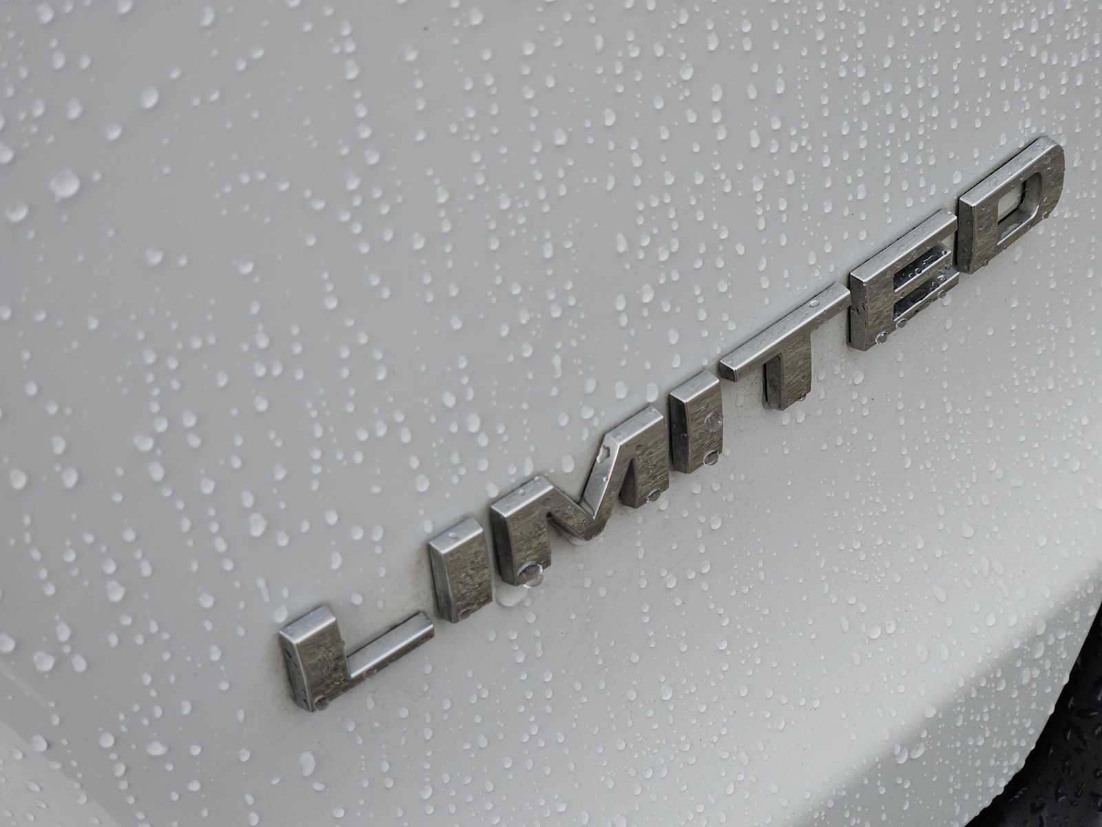 Used 2019 Jeep Cherokee Limited FWD image 12