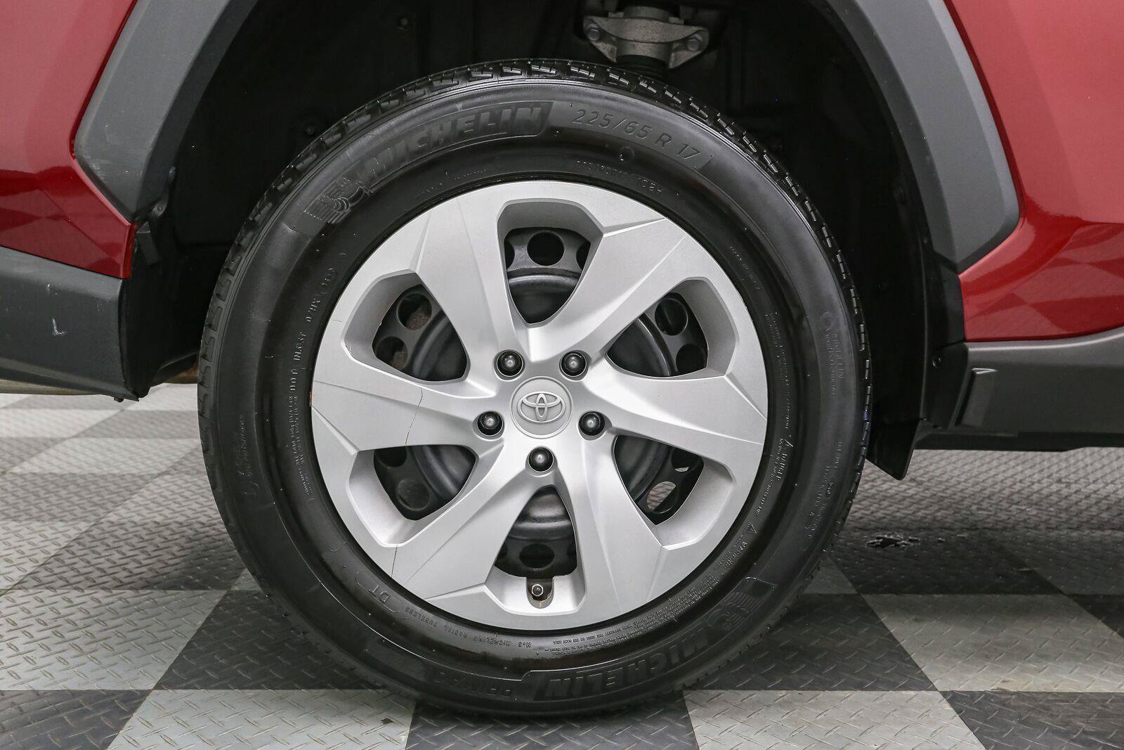 Used 2023 Toyota RAV4 LE FWD image 15
