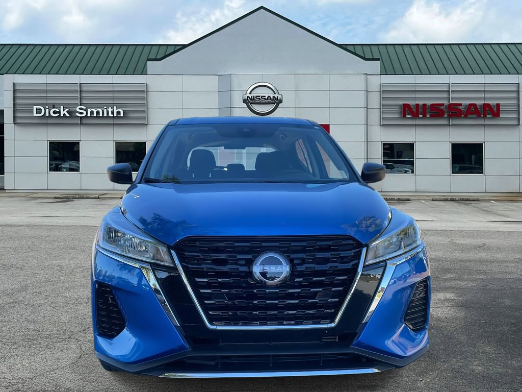 Used 2025 Nissan Kicks Play S image 2