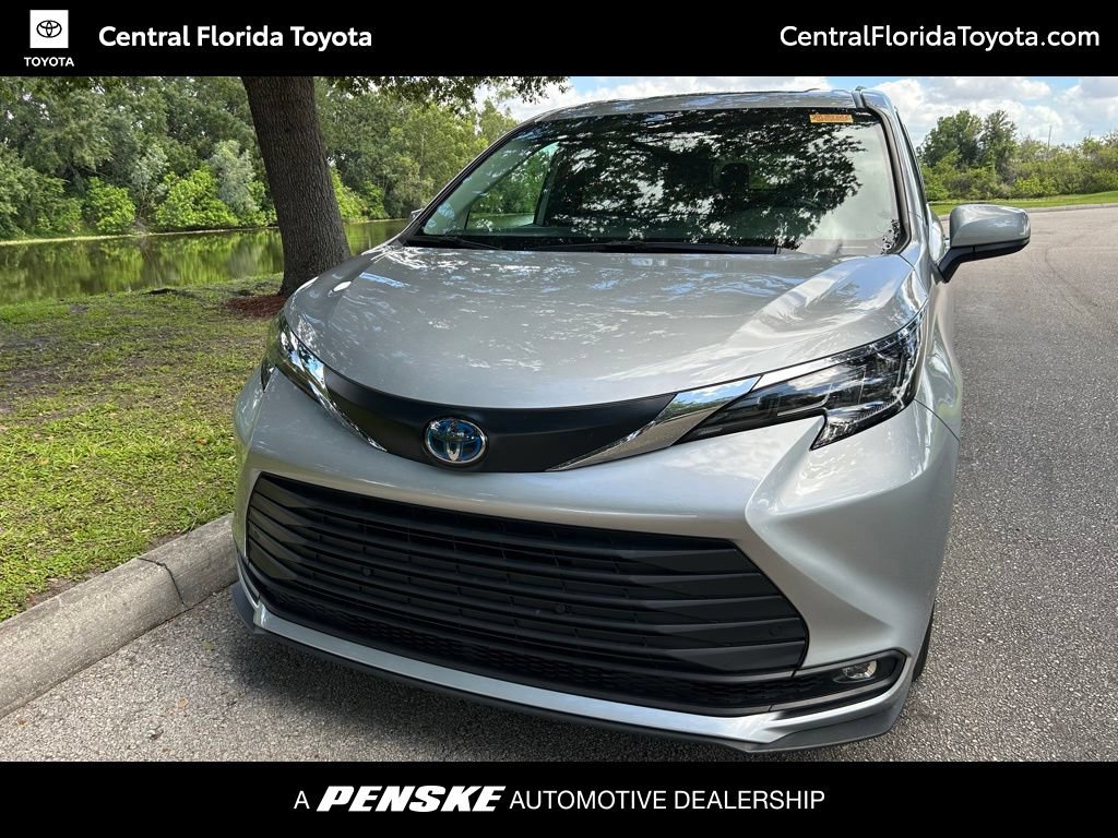 Used 2025 Toyota Sienna XLE