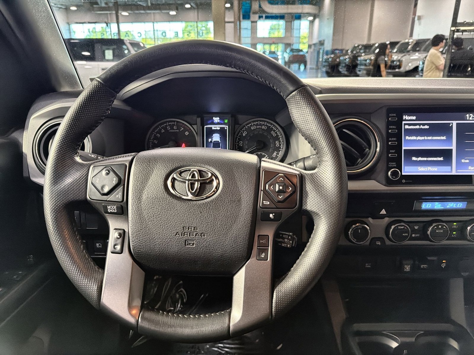 Used 2022 Toyota Tacoma TRD Off-Road AWD/4WD image 34