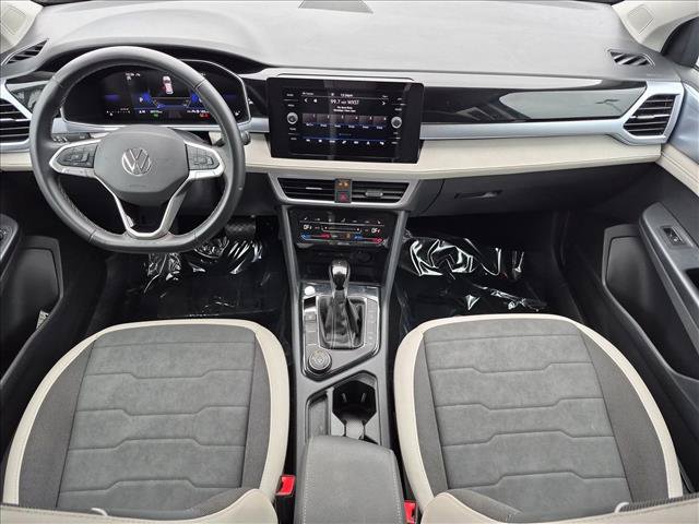 Used 2025 Volkswagen Taos SE AWD/4WD image 18