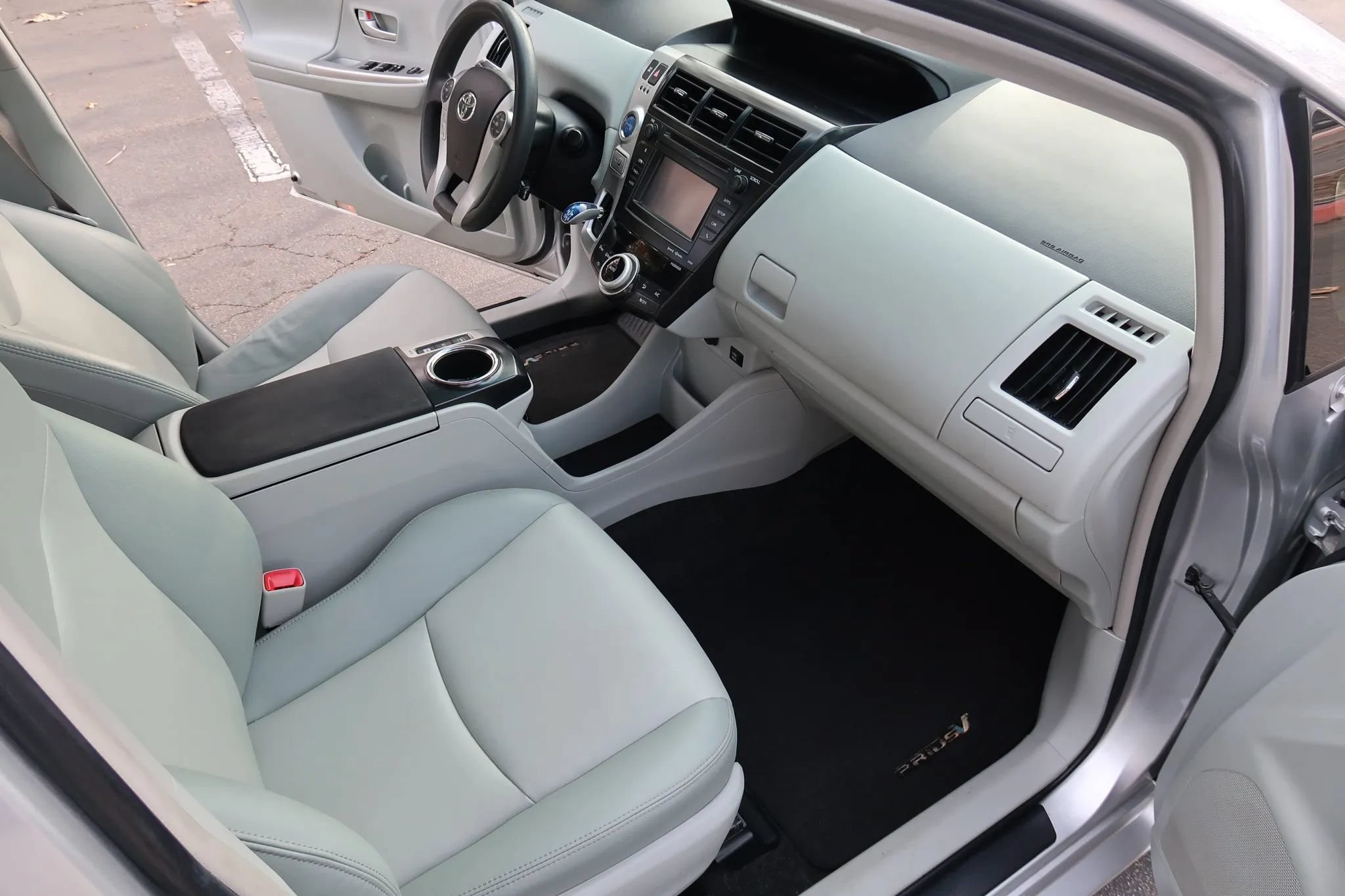 Used 2012 Toyota Prius V Five FWD image 10