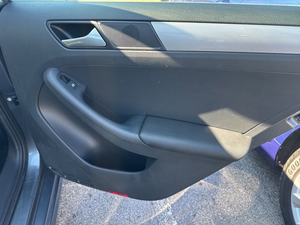 Used 2015 Volkswagen Jetta SE image 28