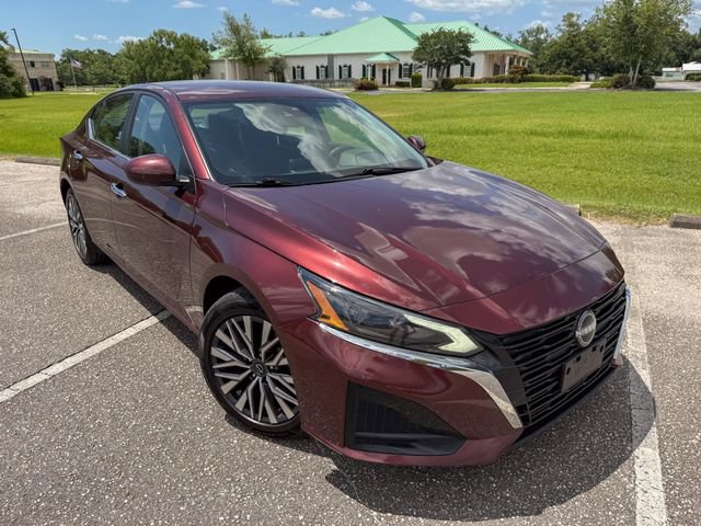 Used 2023 Nissan Altima 2.5 SV FWD image 2