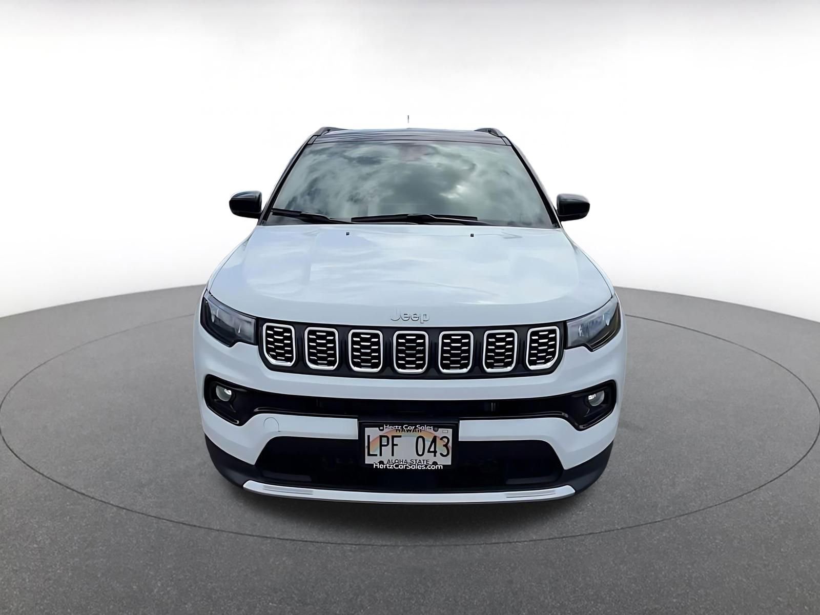 Used 2025 Jeep Compass Limited image 4