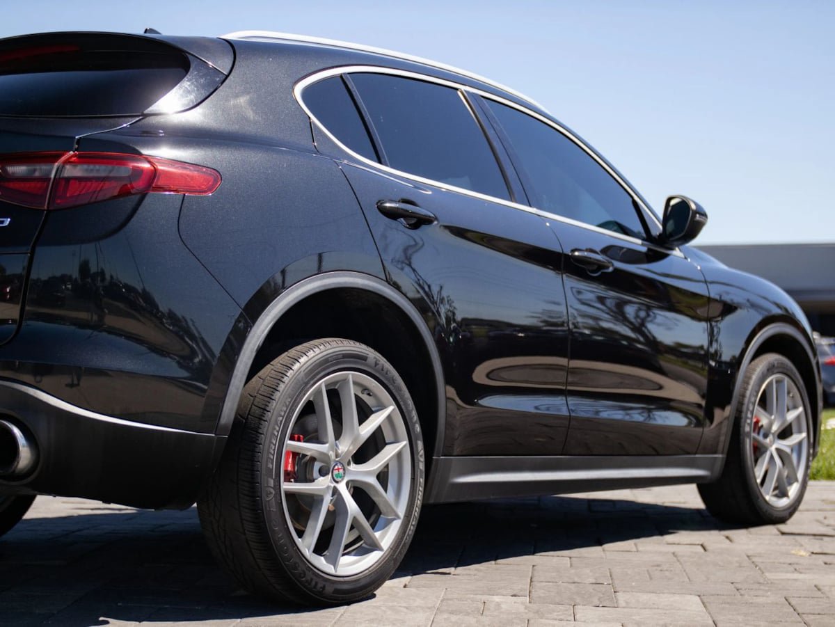 Used 2018 Alfa Romeo Stelvio Ti AWD/4WD image 12