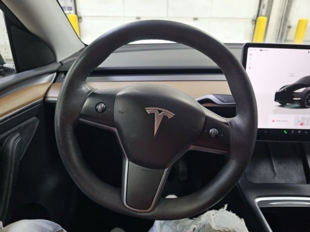 Used 2023 Tesla Model Y Long Range image 10