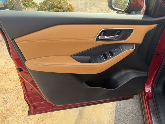 Certified 2022 Nissan Rogue Platinum w/ Head-Up Display Package image 8