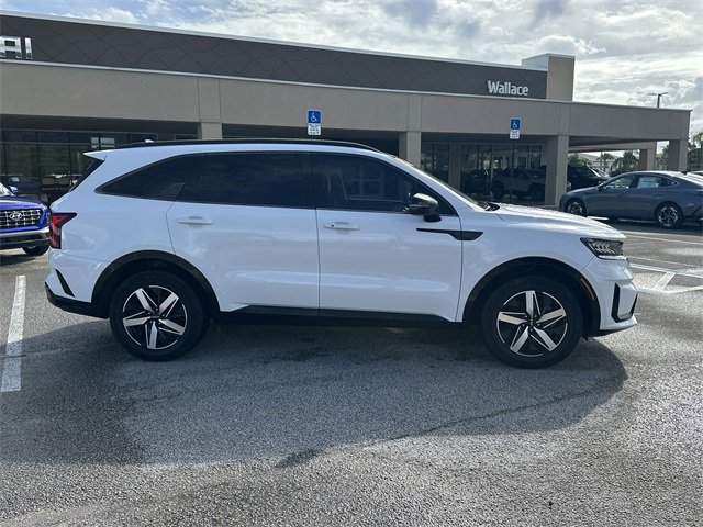 Used 2022 Kia Sorento EX w/ Panoramic Sunroof Package image 5