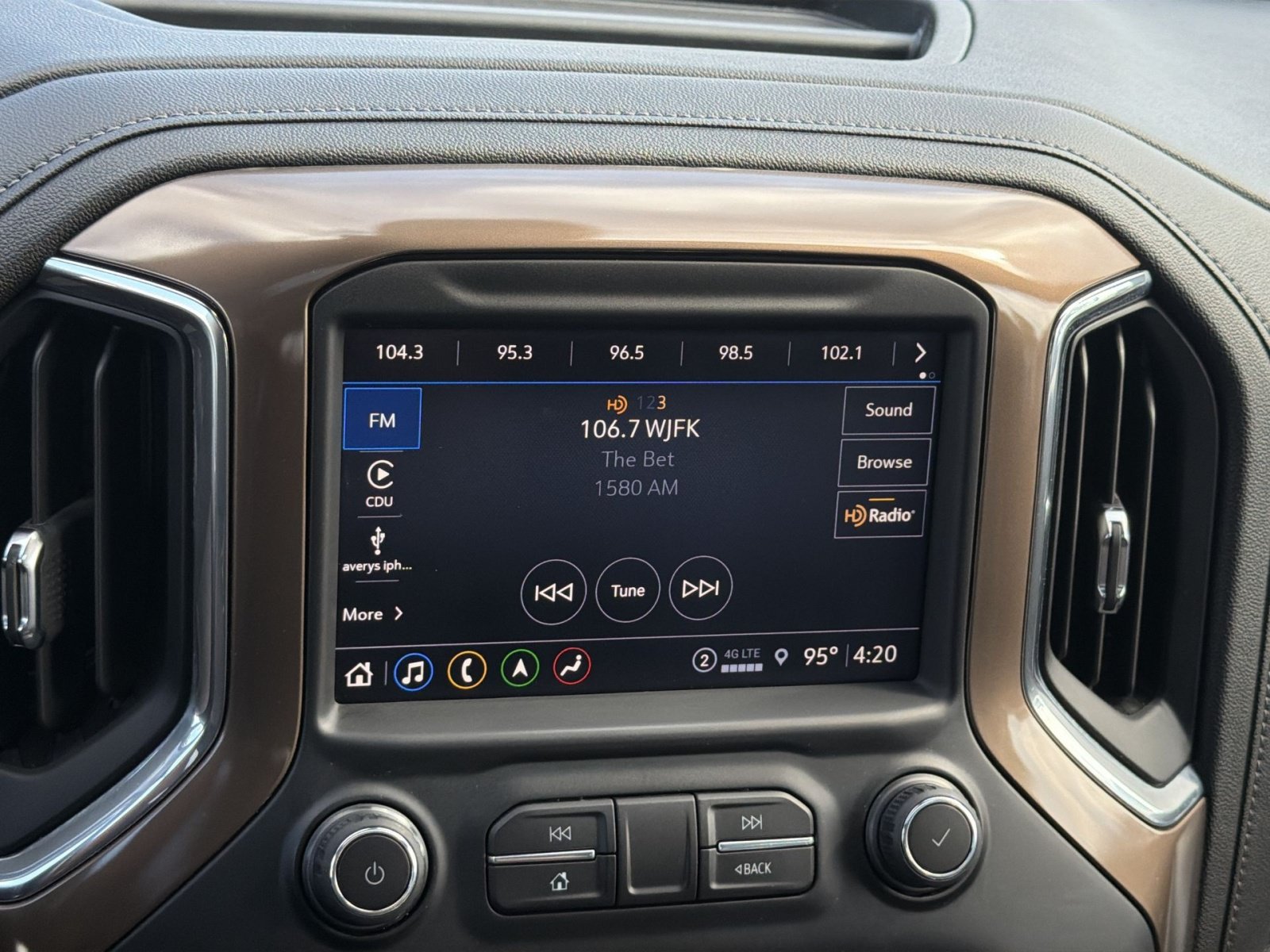Used 2021 Chevrolet Silverado 1500 High Country w/ Technology Package AWD/4WD image 18