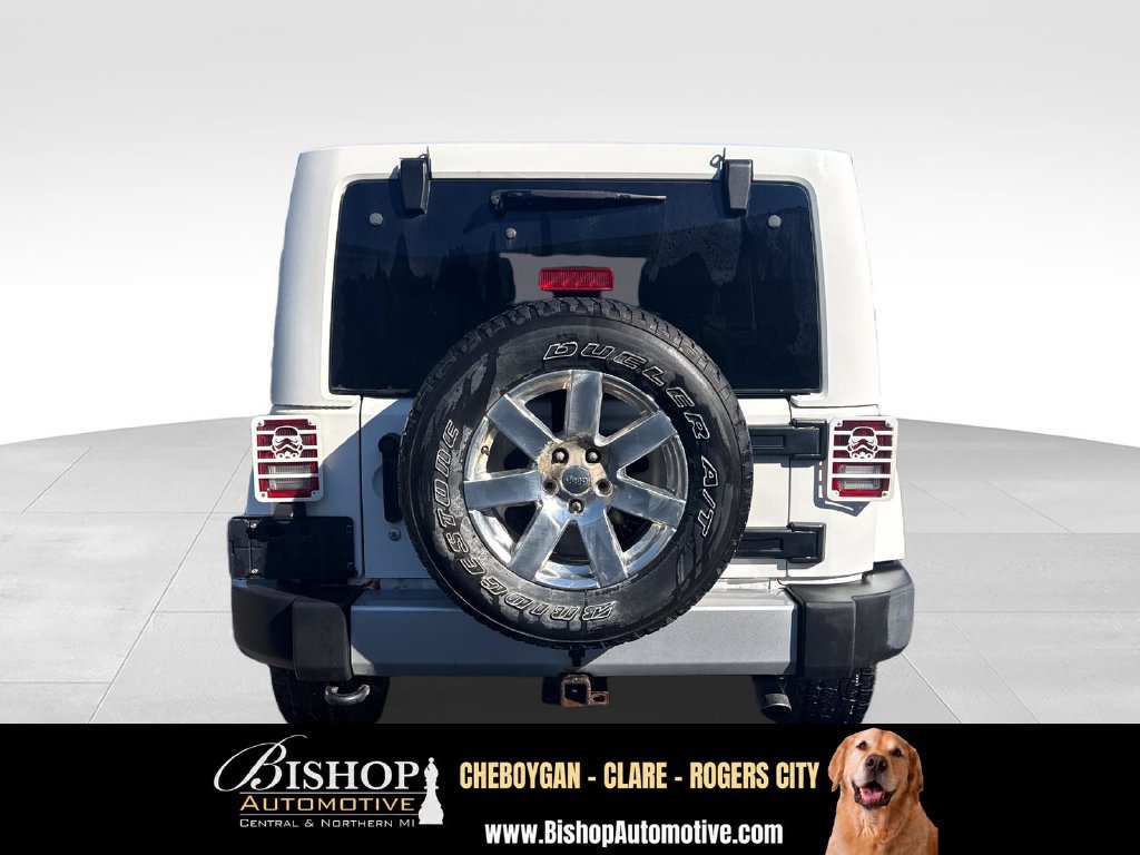 Used 2015 Jeep Wrangler Unlimited Sahara w/ Dual Top Group AWD/4WD image 9