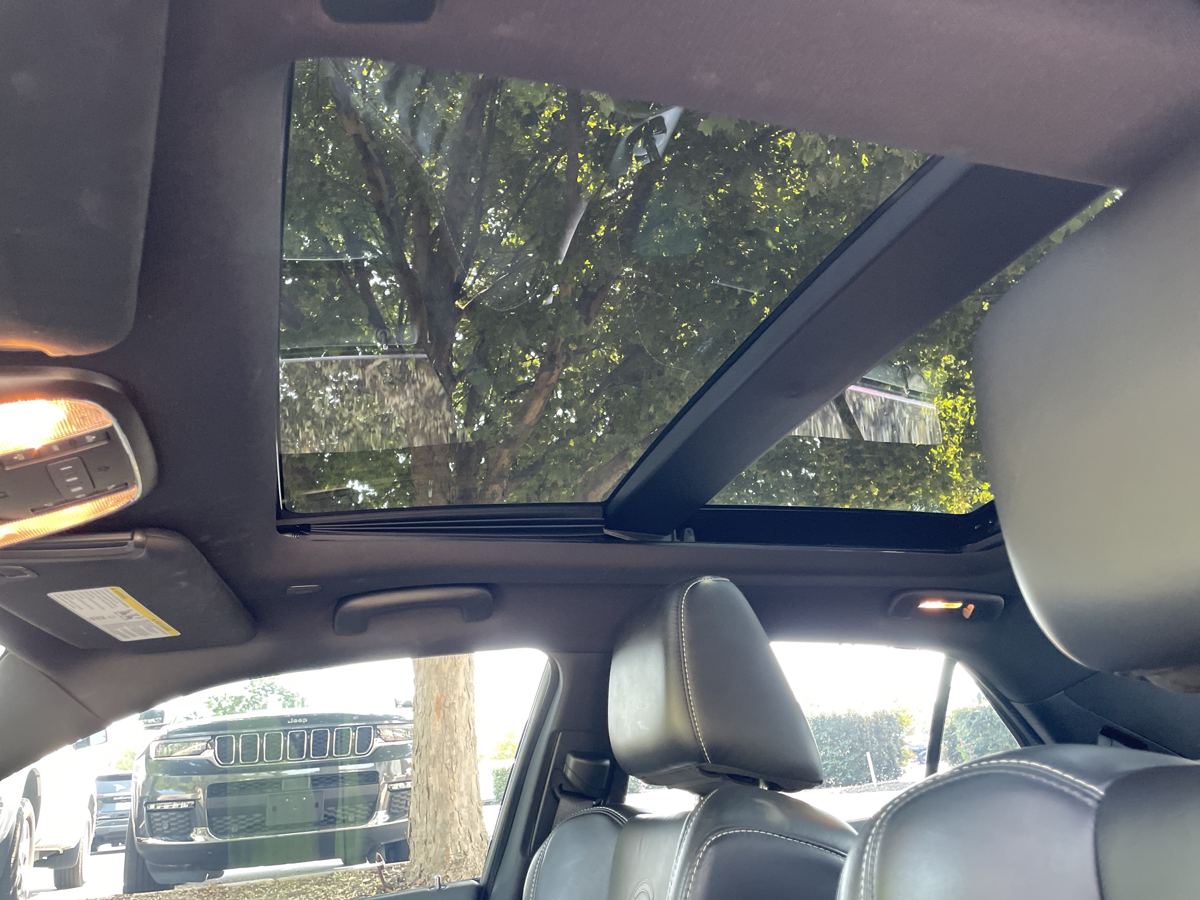 Used 2023 Chrysler 300 C RWD image 27