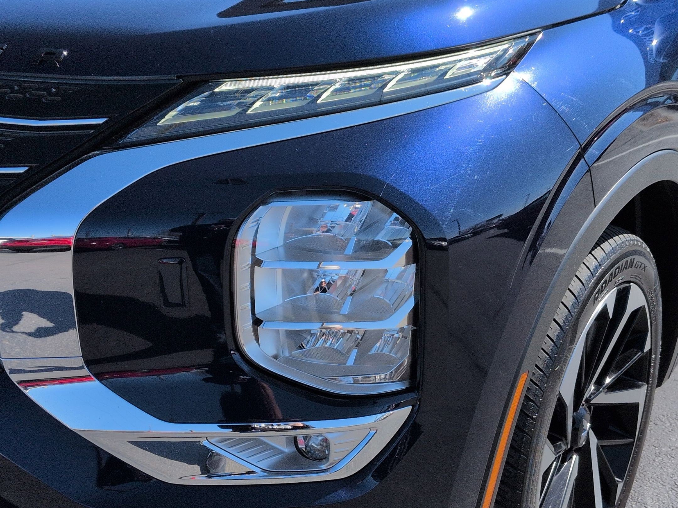 Used 2023 Mitsubishi Outlander SE image 12