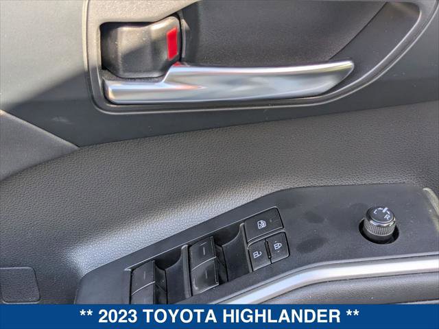 Used 2023 Toyota Highlander XLE image 11