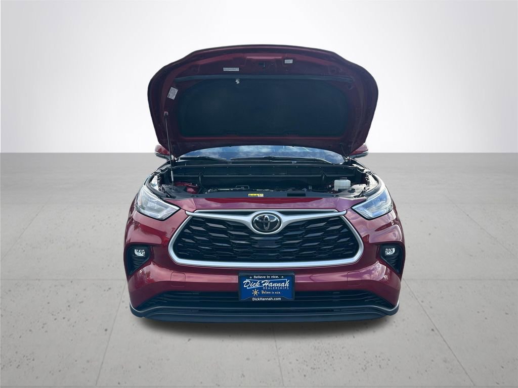 Used 2020 Toyota Highlander LE AWD/4WD image 4
