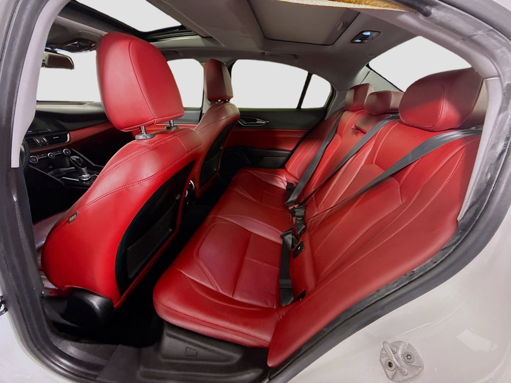 Used 2017 Alfa Romeo Giulia Base image 25