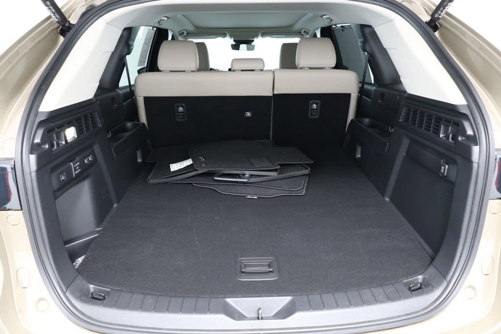 Used 2025 MAZDA CX-70 Plug-In Hybrid w/ Premium Pkg image 22