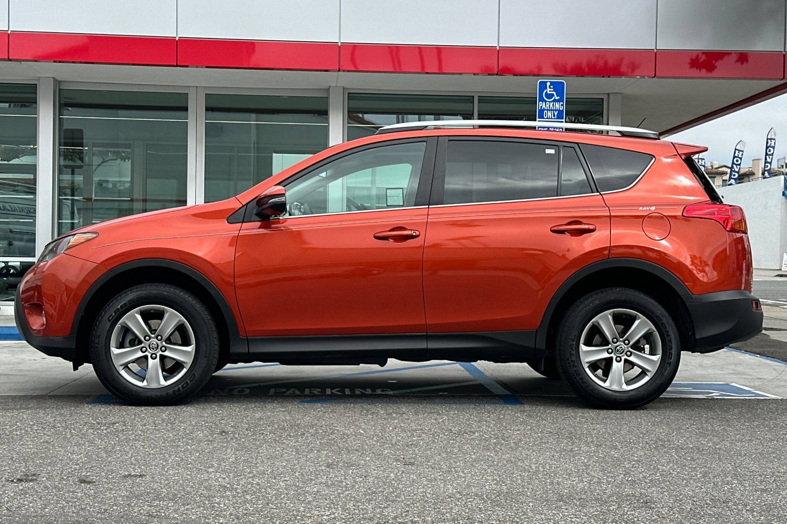 Used 2015 Toyota RAV4 XLE AWD/4WD image 7