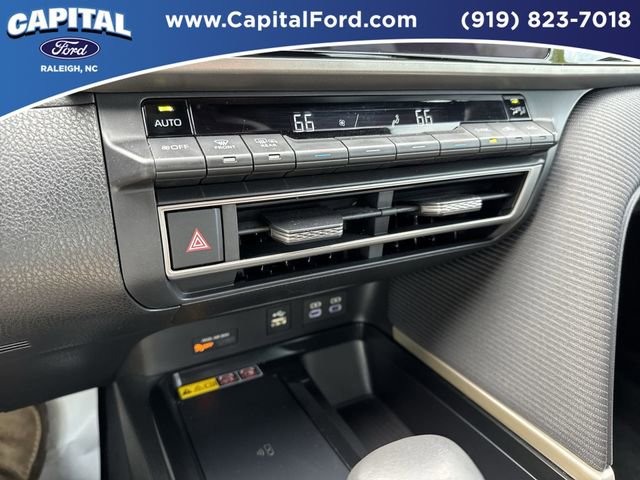 Used 2025 Toyota Camry SE FWD image 28