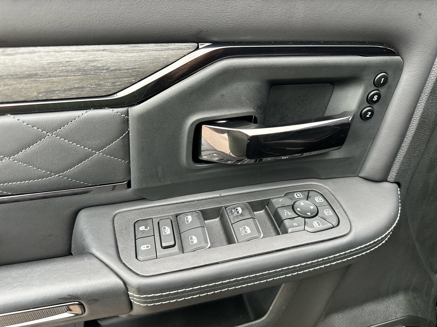 Used 2026 RAM 2500 Limited AWD/4WD image 13