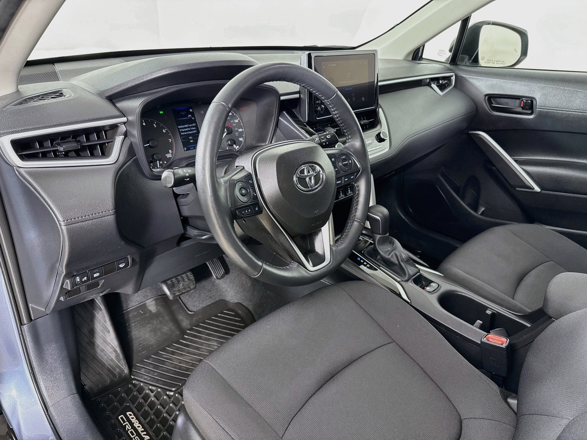 Used 2025 Toyota Corolla Cross LE AWD/4WD image 10