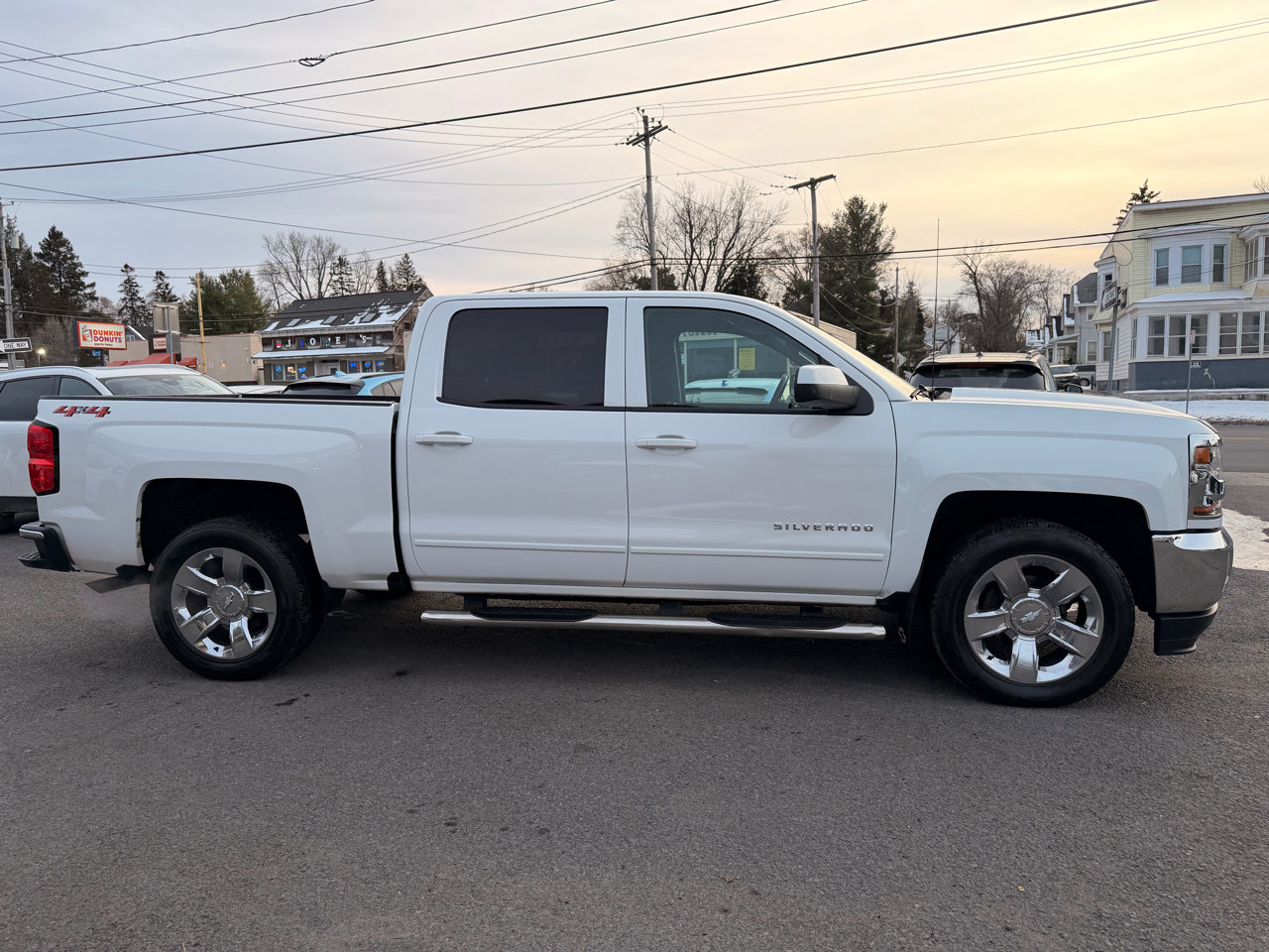 Used 2018 Chevrolet Silverado 1500 LT w/ LT Eassist Package image 4