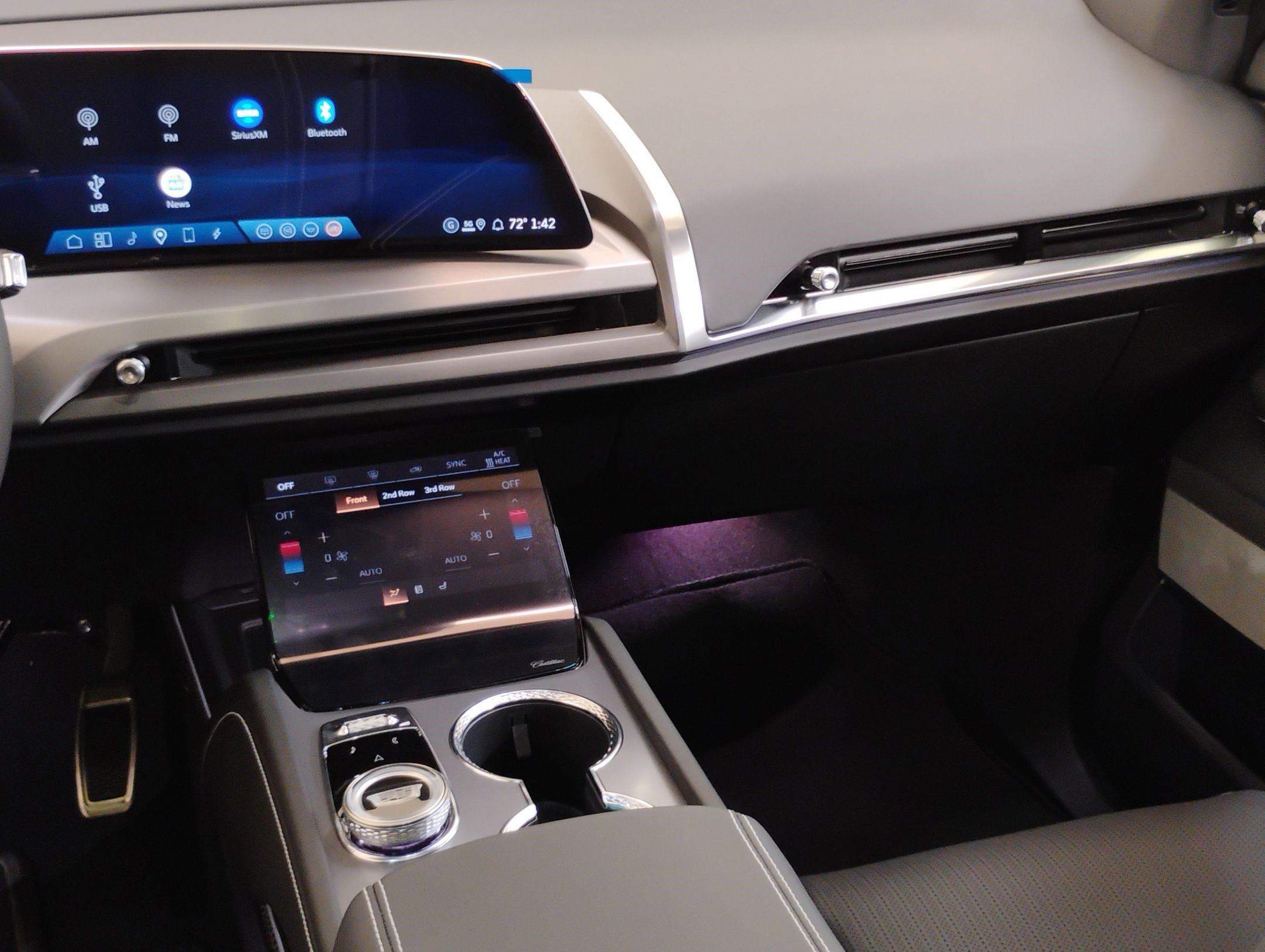New 2026 Cadillac Vistiq Sport w/ LPO, Floor Liner Package image 20