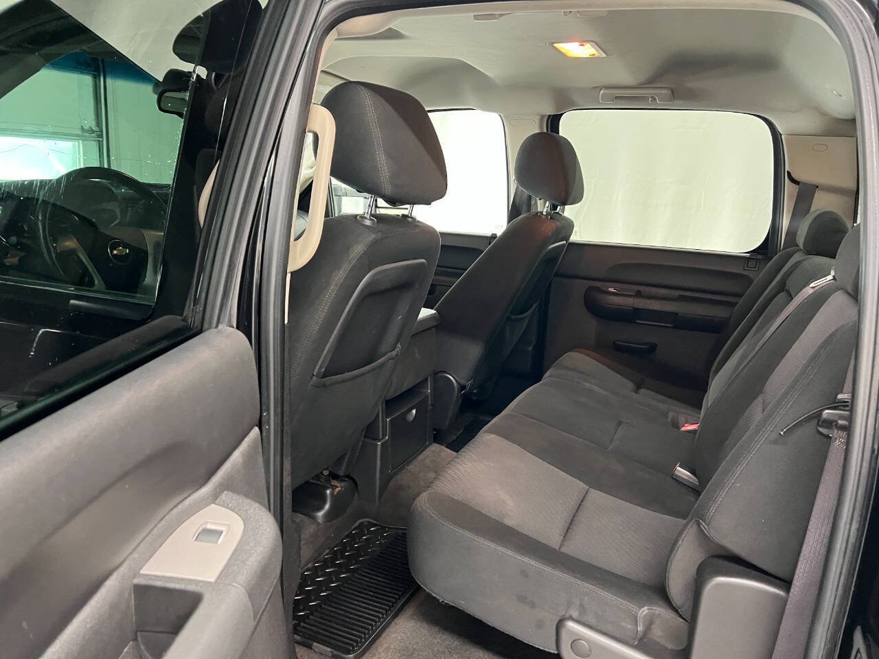 Used 2010 Chevrolet Silverado 2500 LT w/ Interior Plus Package AWD/4WD image 9