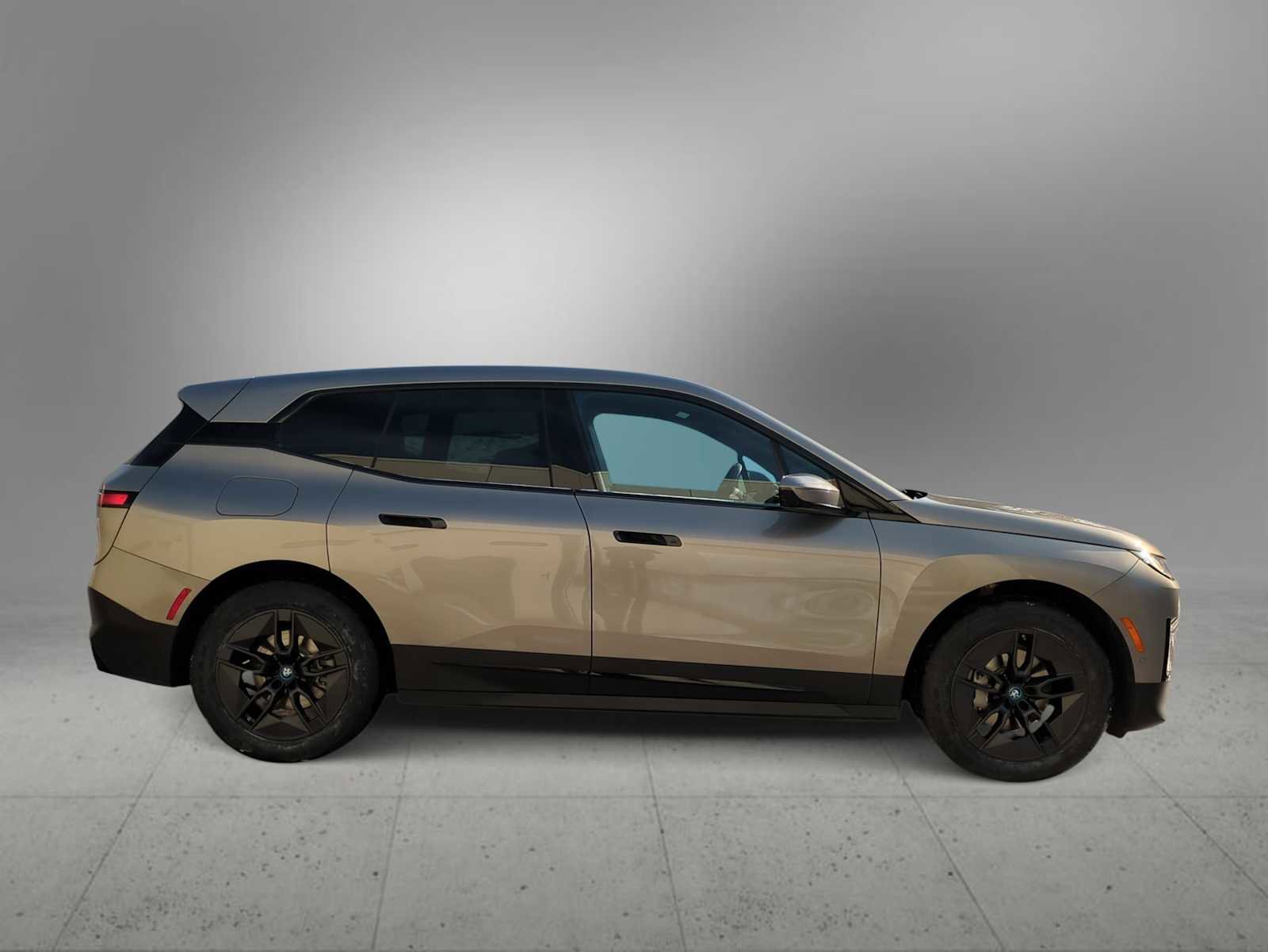 Used 2025 BMW iX xDrive50 image 9