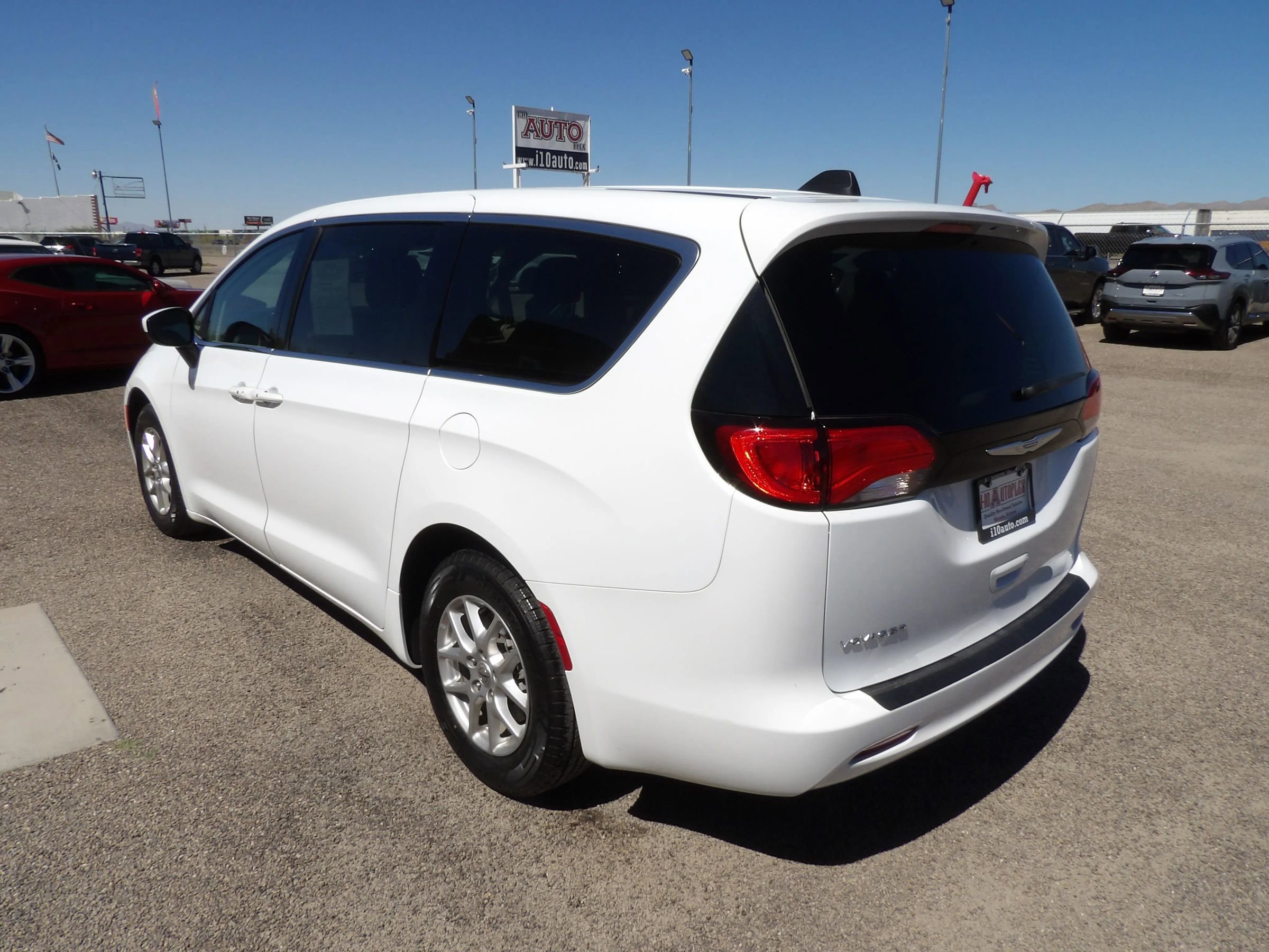 Used 2023 Chrysler Voyager LX image 6