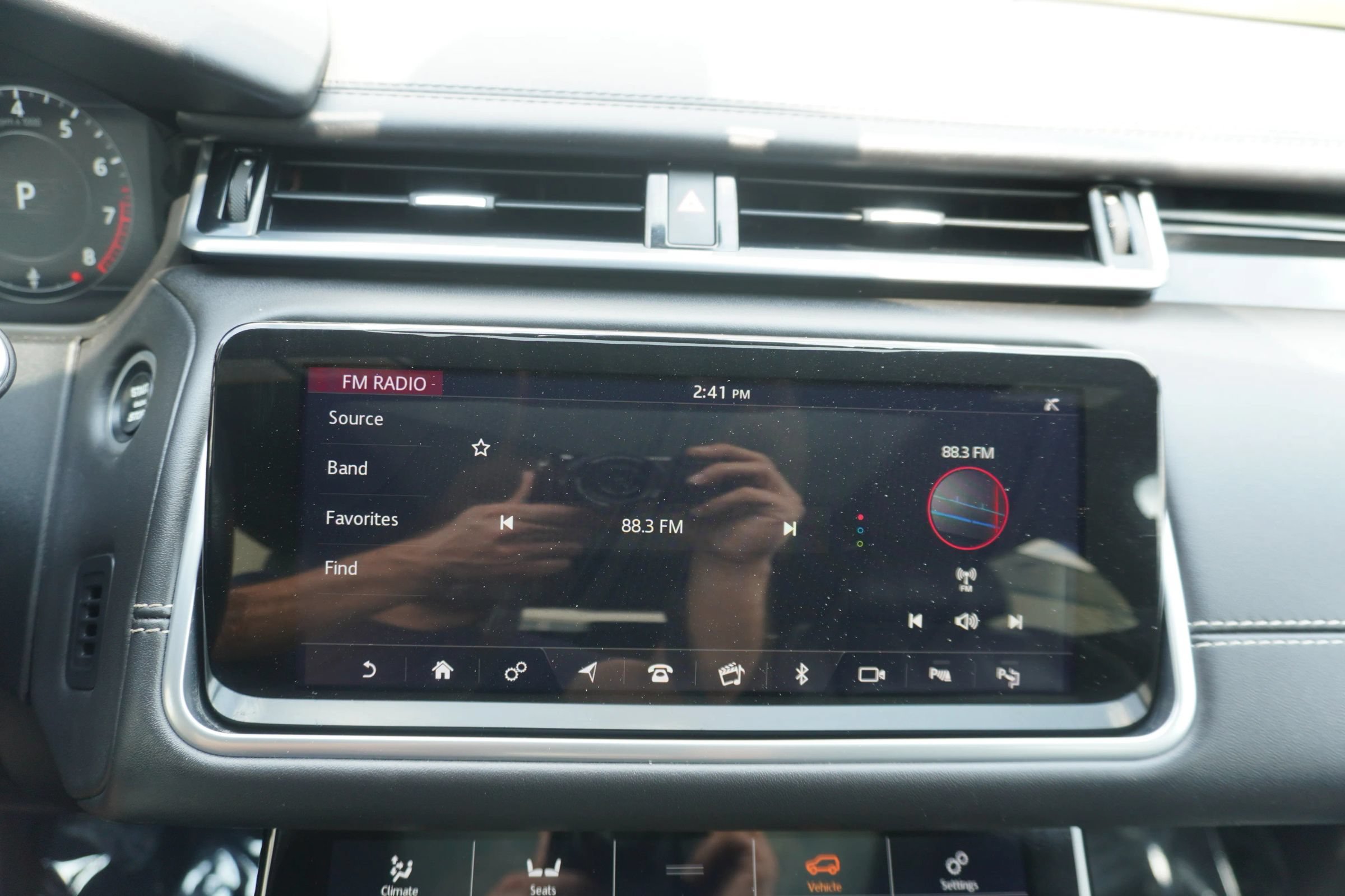 Used 2018 Land Rover Range Rover Velar R-Dynamic HSE AWD/4WD image 16