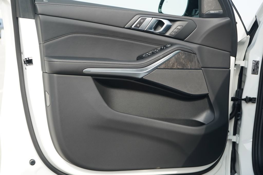 New 2026 BMW X5 xDrive40i w/ M Sport Package image 8