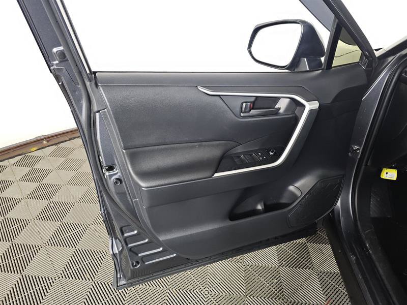 Used 2025 Toyota RAV4 LE AWD/4WD image 11