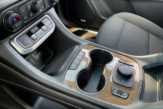 Used 2021 GMC Acadia SLE w/ Driver Convenience Package image 13