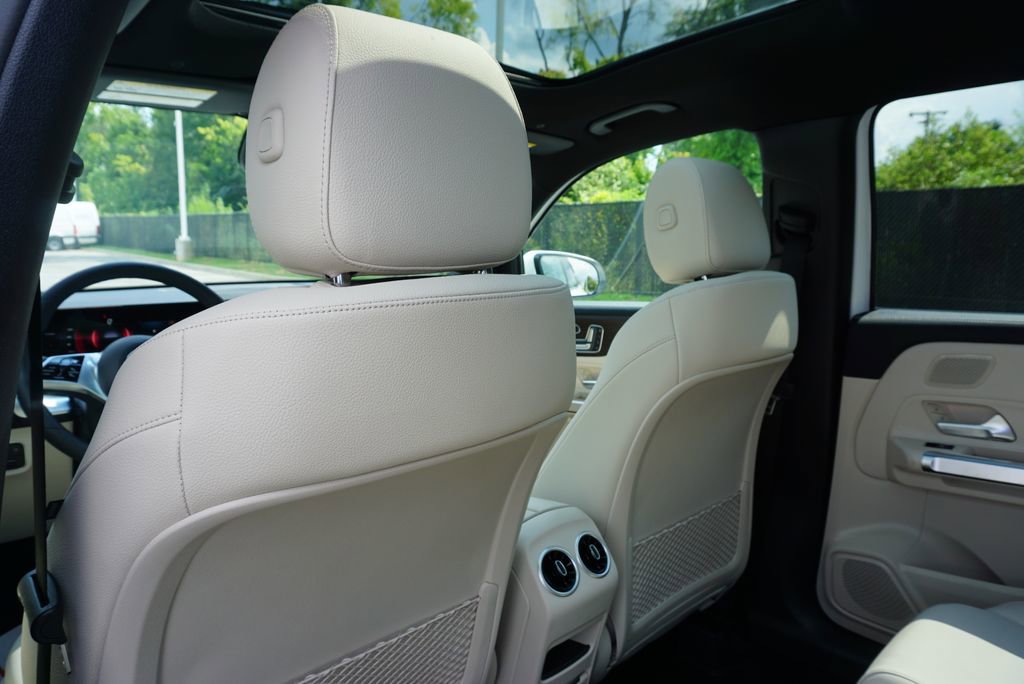 New 2025 Mercedes-Benz GLB 250 4MATIC image 15