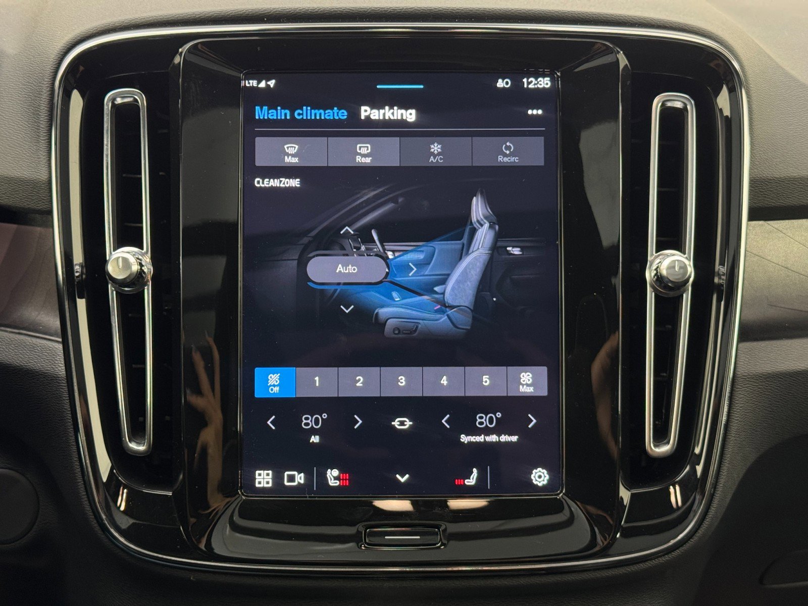 Used 2024 Volvo XC40 Recharge Plus w/ Protection Package Premier image 22