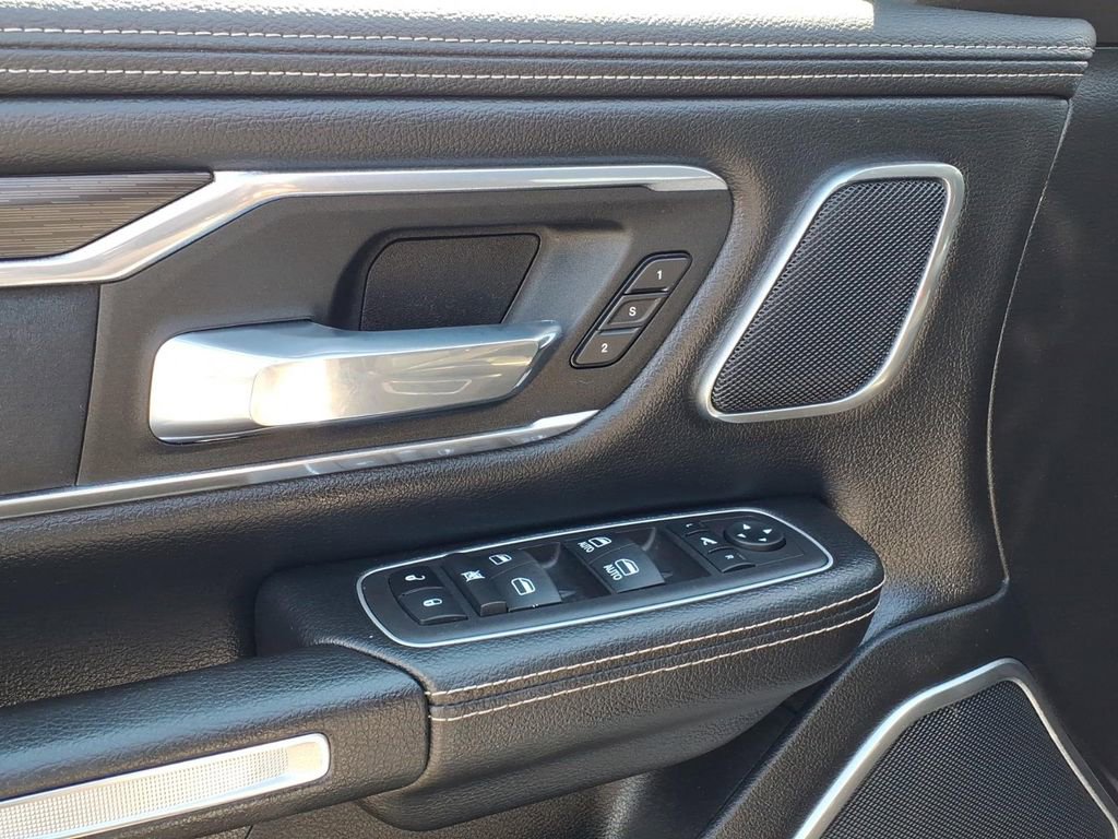 Used 2023 RAM 1500 Laramie AWD/4WD image 4