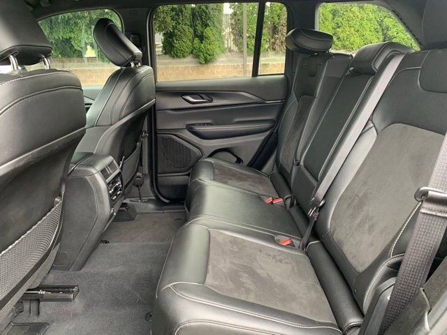 Used 2024 Jeep Grand Cherokee Altitude image 14