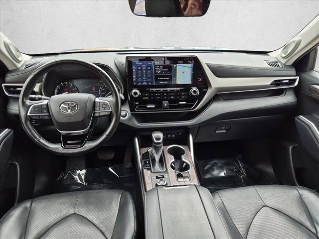Used 2021 Toyota Highlander Limited AWD/4WD image 18