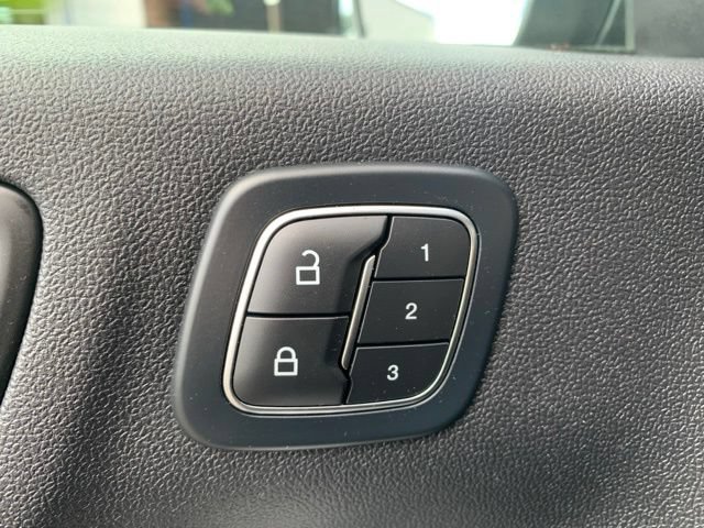 Certified 2025 Ford Escape Platinum AWD/4WD image 16