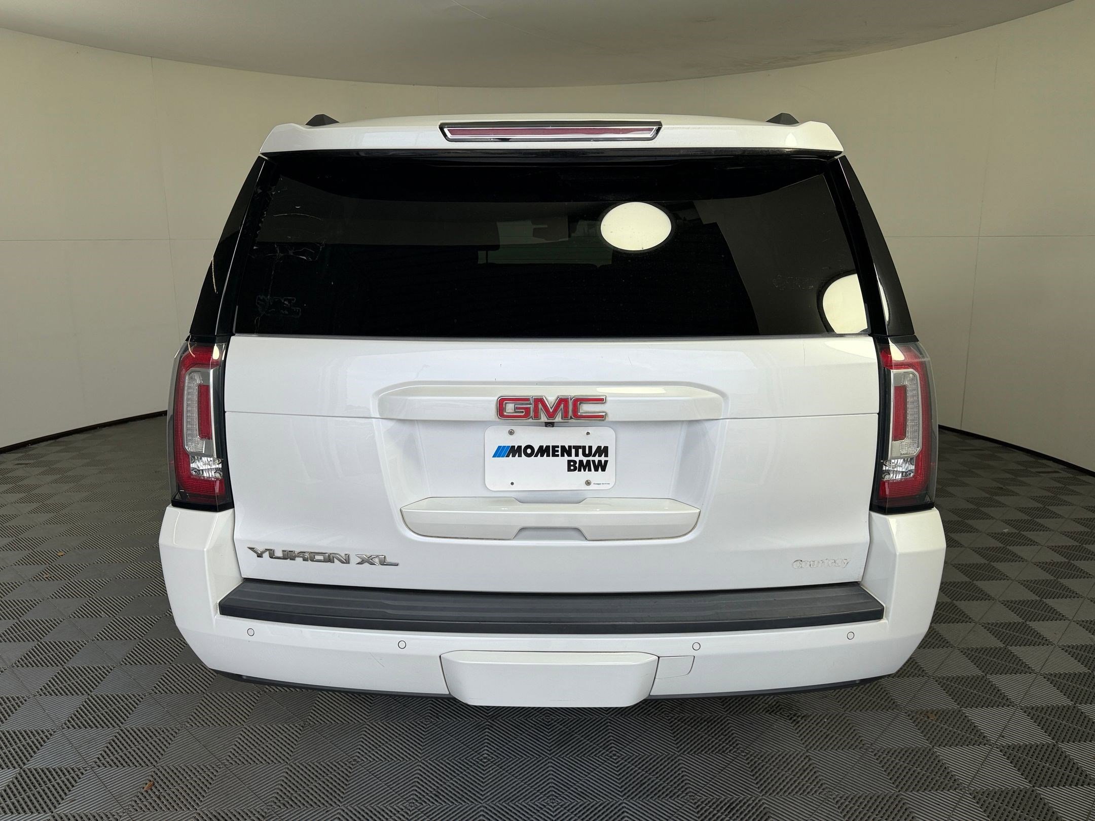 Used 2017 GMC Yukon XL SLT w/ Open Road Package RWD image 10