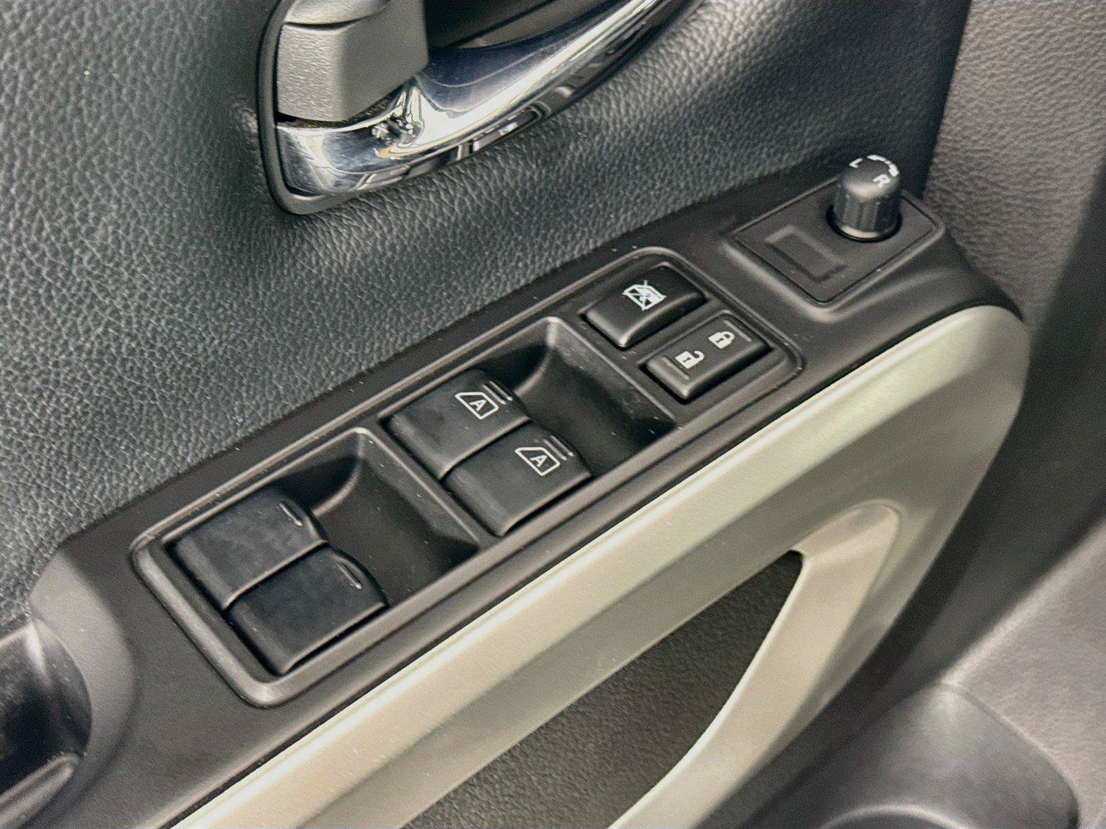 Used 2021 Nissan Titan SV w/ SV Convenience Package RWD image 26