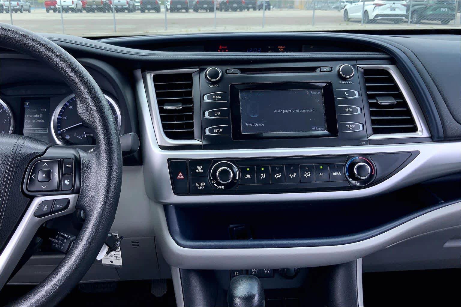 Used 2017 Toyota Highlander LE FWD image 7
