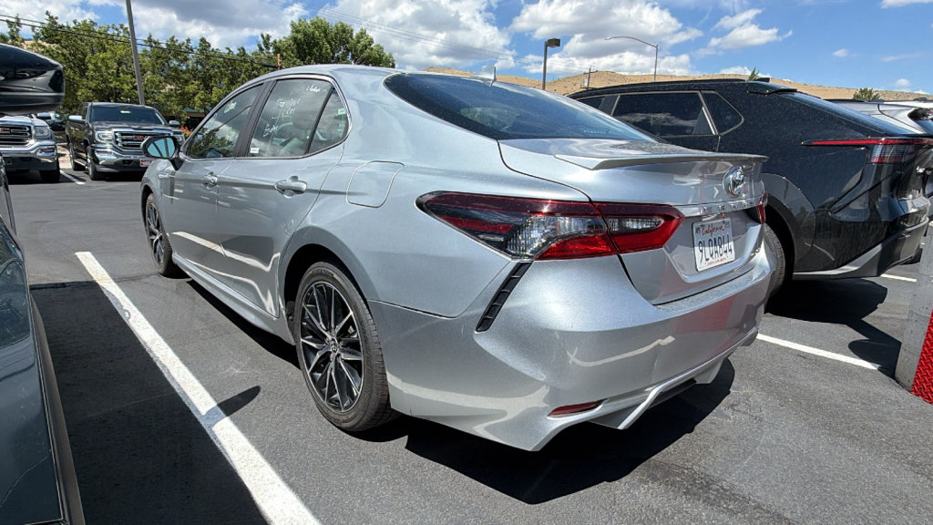 Certified 2024 Toyota Camry SE FWD image 3