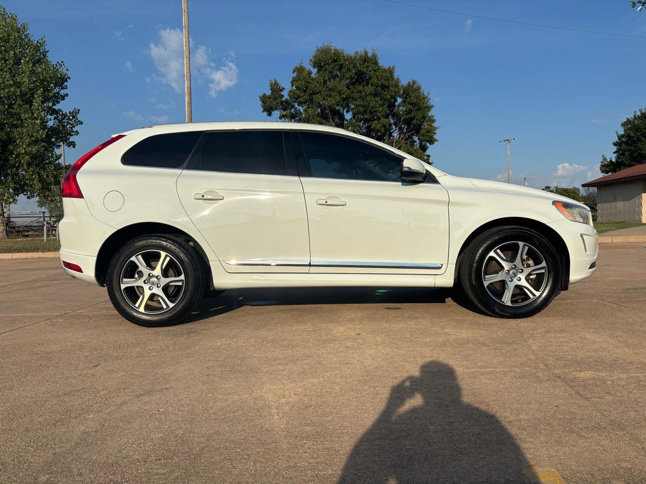 Used 2015 Volvo XC60 T6 w/ Proximity Package FWD image 21