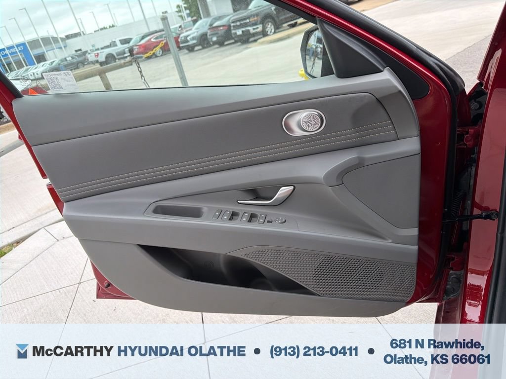 Used 2025 Hyundai Elantra Sport FWD image 25