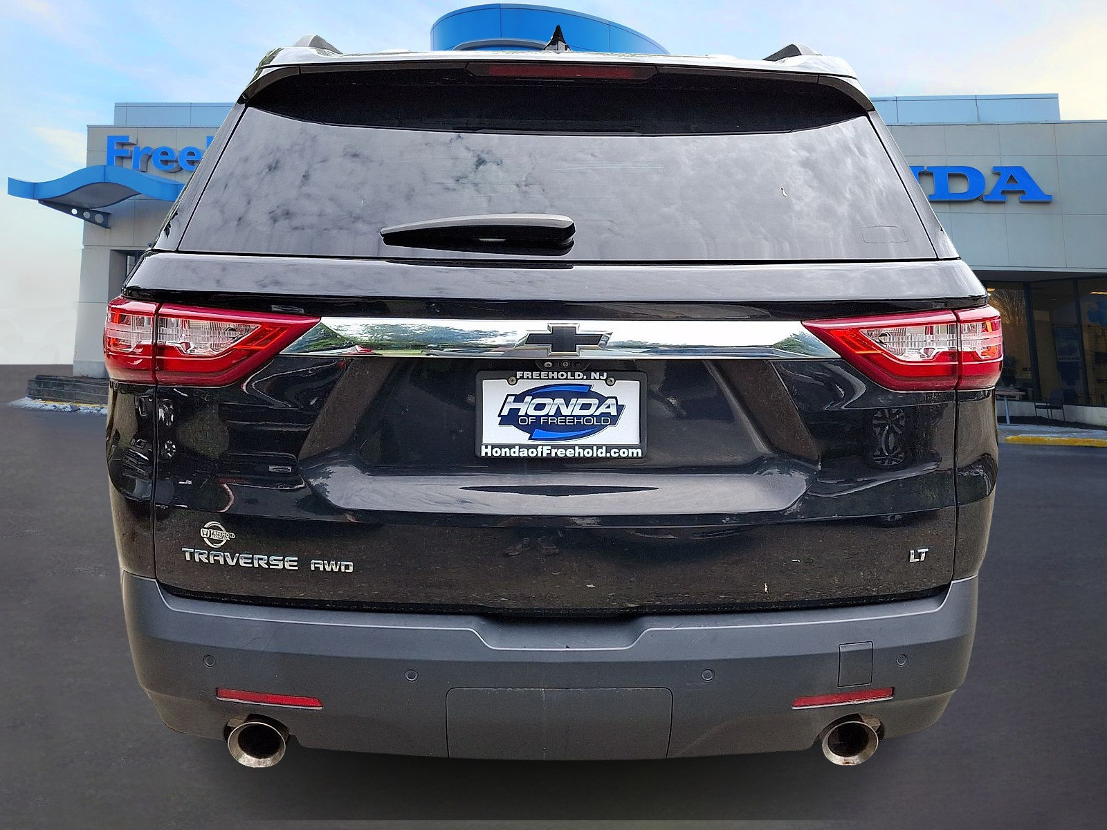 Used 2021 Chevrolet Traverse LT w/ LT Premium Package AWD/4WD image 5