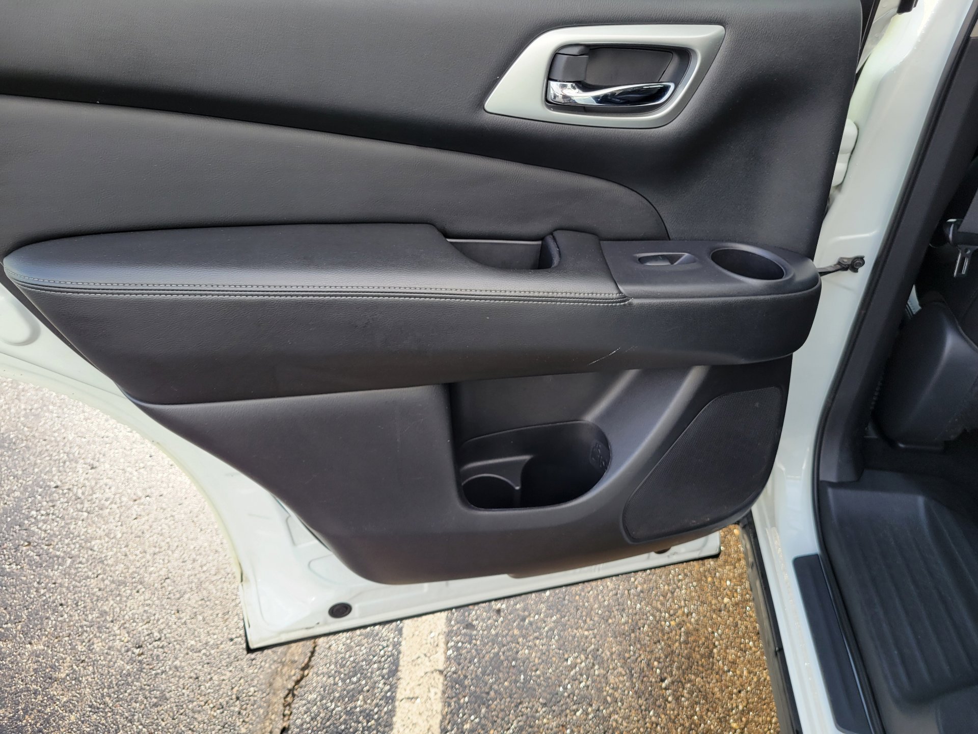 Used 2019 Nissan Pathfinder Platinum image 14